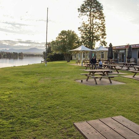 Moruya Waterfront Hotel Motel エクステリア 写真