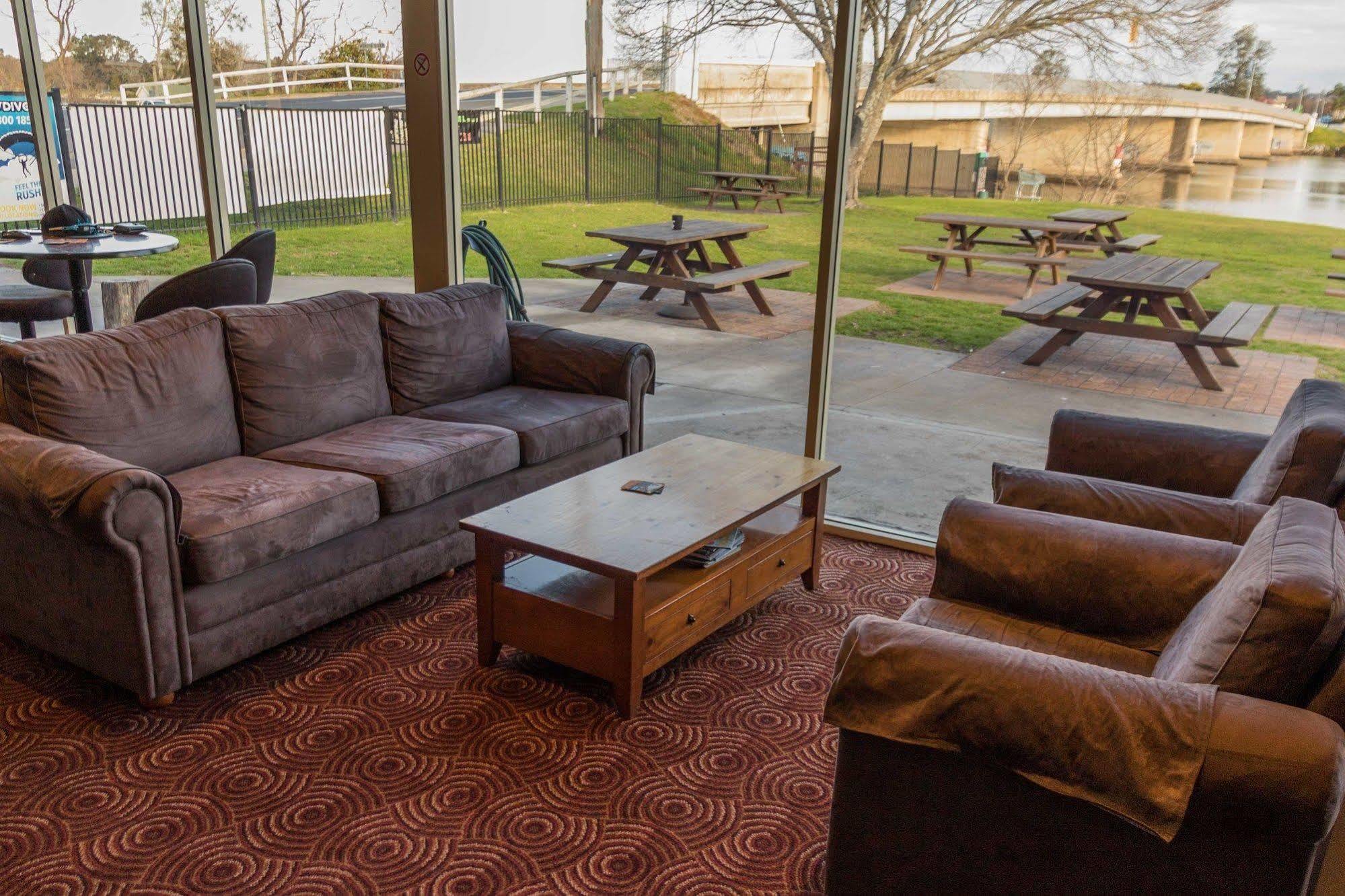 Moruya Waterfront Hotel Motel エクステリア 写真